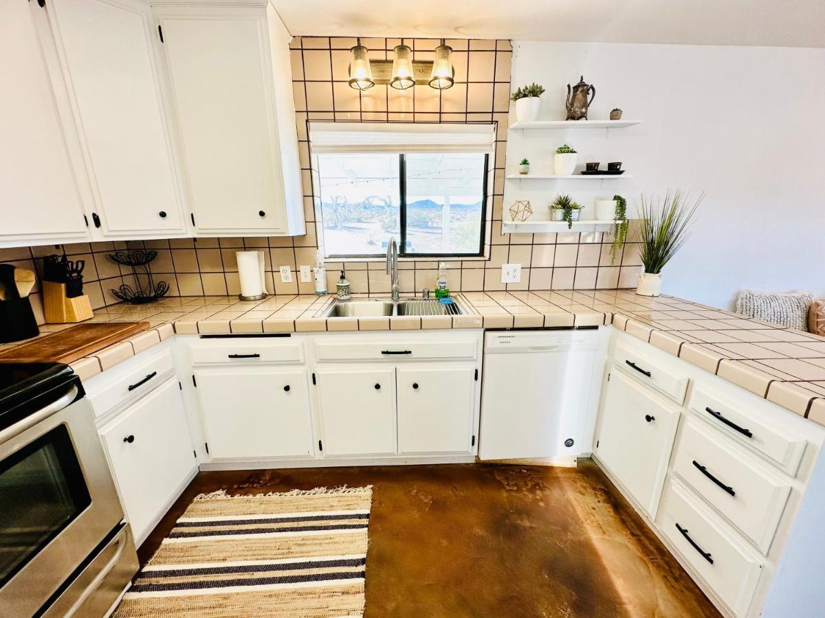 Ravens Nest Ranch, Fire Pit , Views, Near Jt Park! Villa Joshua Tree Exterior foto